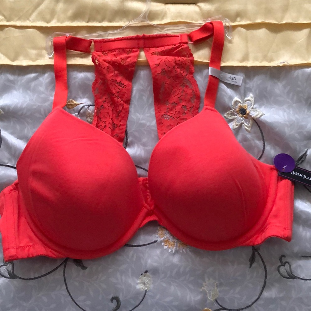 NWT 42D bra